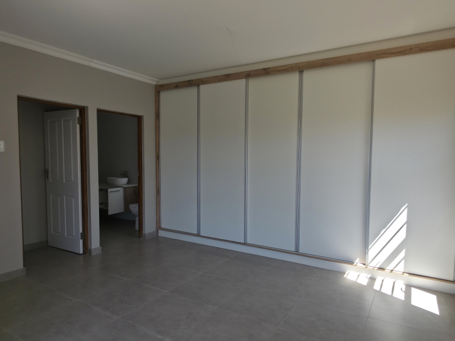 3 Bedroom Property for Sale in Wavecrest Eastern Cape
